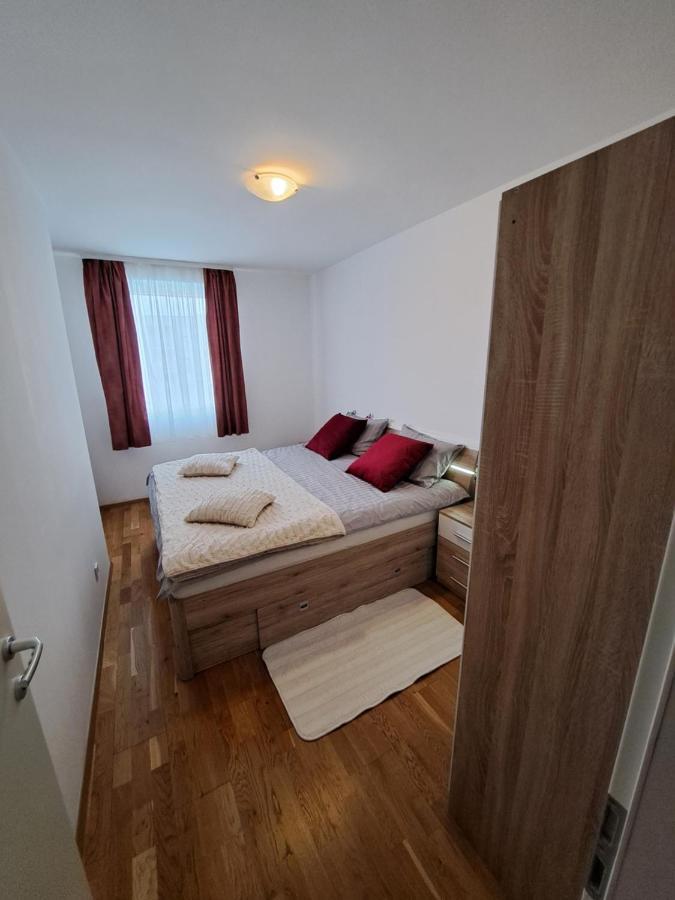 Mariposa, Apartment With Balcony, Private Parking In The Garage, Near The Biggest Shopping Center Mall Of Split Exterior foto